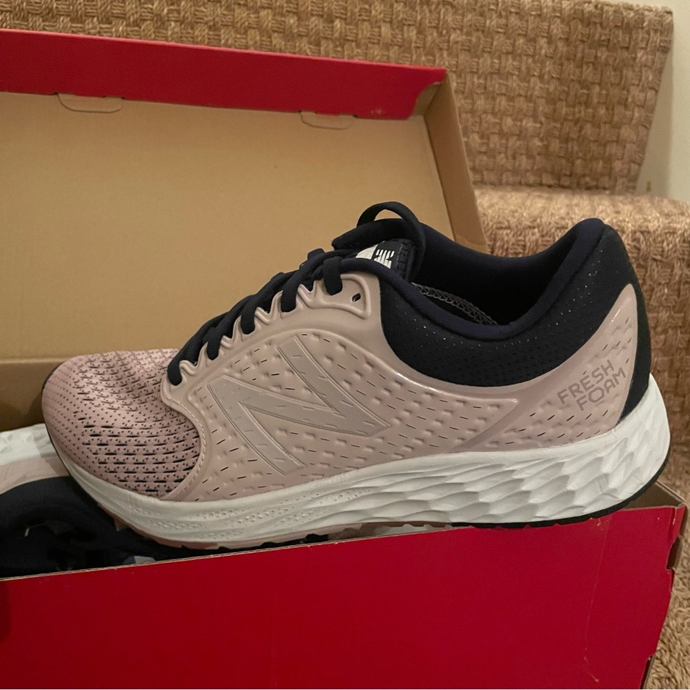 New Balance Pink & Black, Zante Fuel Cell V4. Size 10 - worn once - Picture 2 of 4